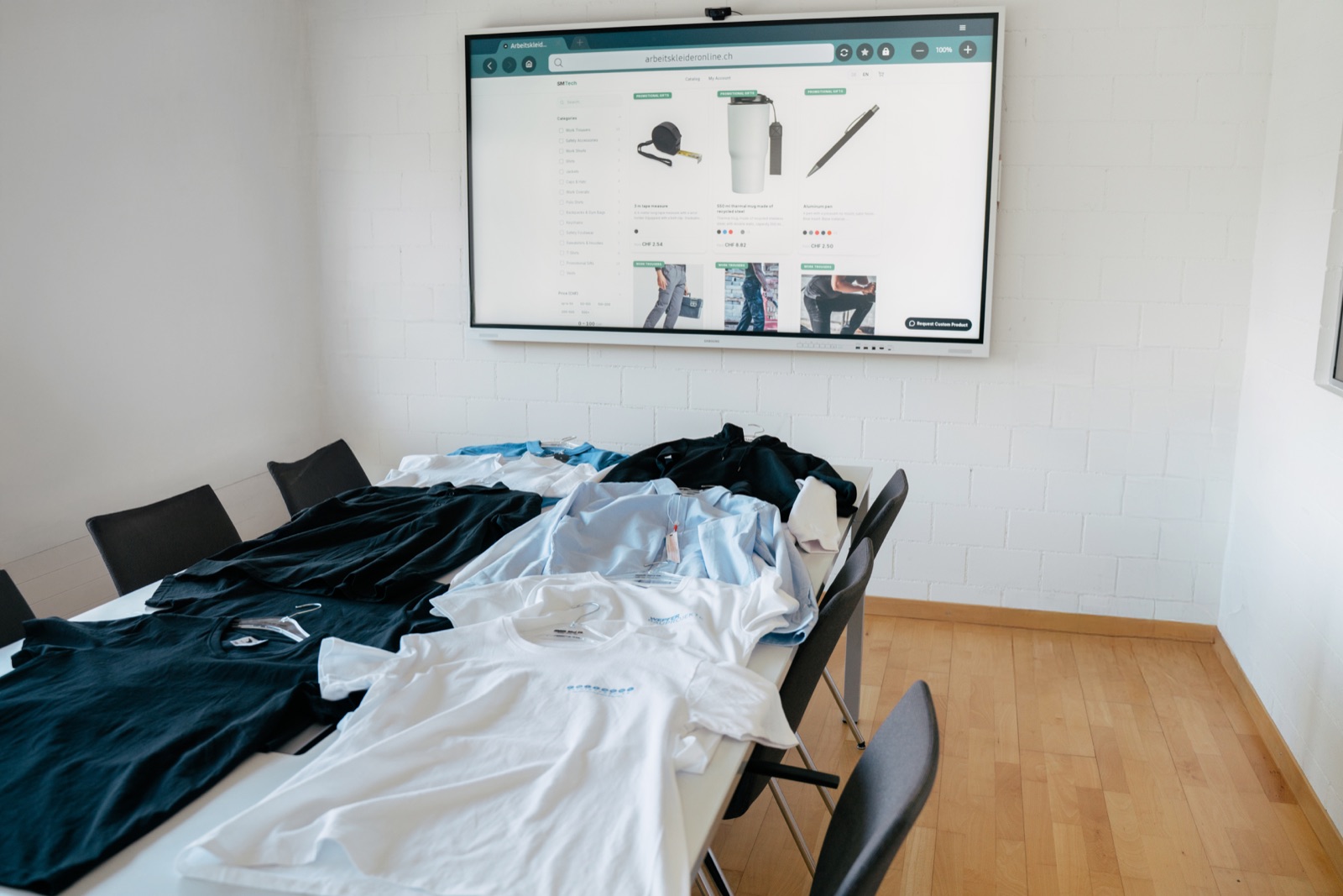 SM Tech Showroom — Besprechungsraum